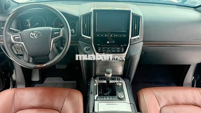 Toyota Land Cruiser 5.7 bản full 2016 Đen Mỹ