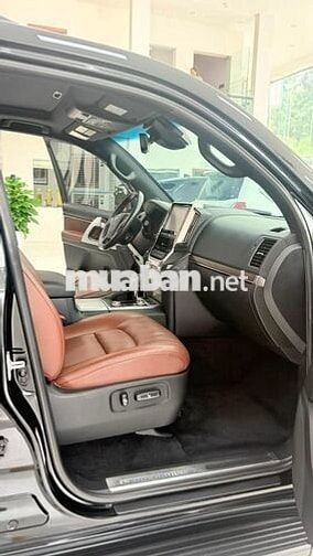 Toyota Land Cruiser 5.7 bản full 2016 Đen Mỹ