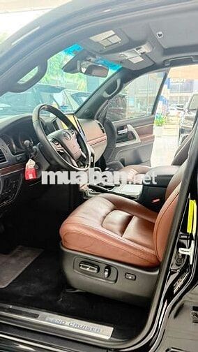 Toyota Land Cruiser 5.7 bản full 2016 Đen Mỹ