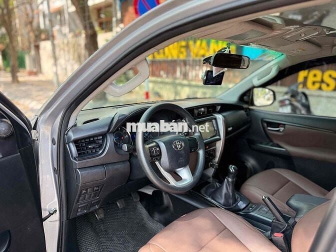 Toyota Fortuner 2019 Số sàn Bạc