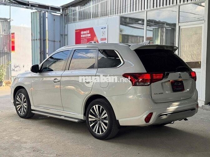 Mitsubishi Outlander 2.0 Premium 2022 Trắng