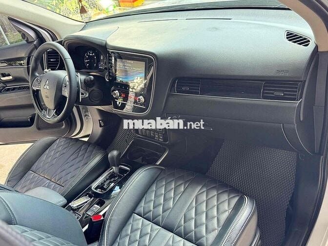 Mitsubishi Outlander 2.0 Premium 2022 Trắng
