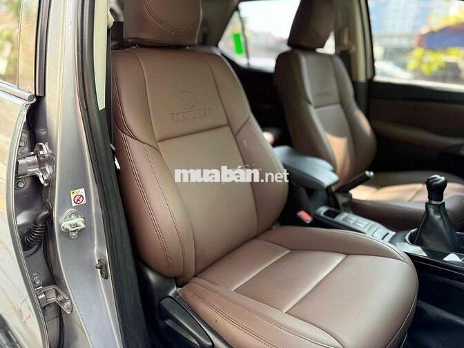 Toyota Fortuner 2019 Số sàn Bạc