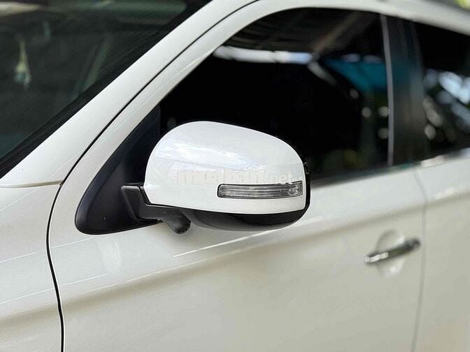 Mitsubishi Outlander 2.0 Premium 2022 Trắng