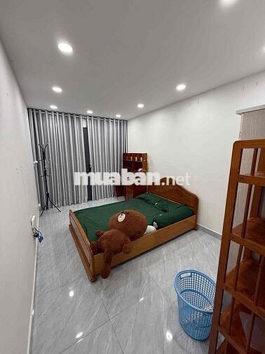 Cần cho thuê 1 phòng lầu 1 nhà gần cầu Nguyễn Văn Cừ Tolet riêng