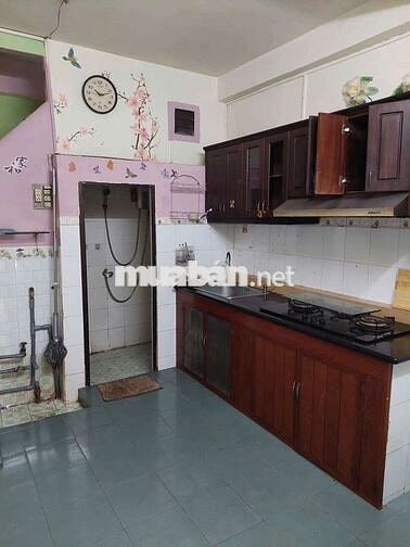 nhà sạch sẻ 2 phòng ngủ 2vs nhà còn mới nha khách 