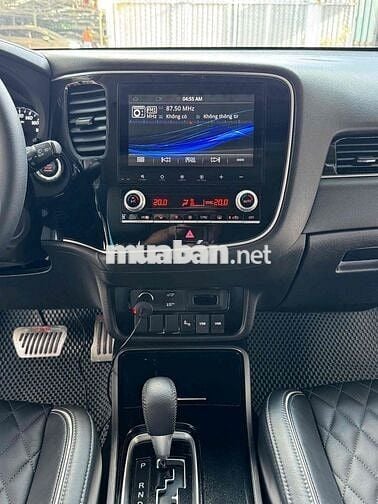 Mitsubishi Outlander 2.0 Premium 2022 Trắng