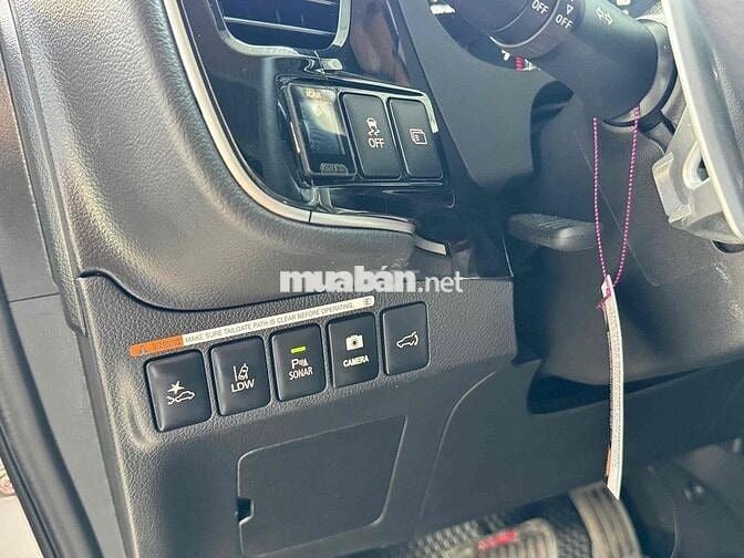 Mitsubishi Outlander 2.0 Premium 2022 Trắng