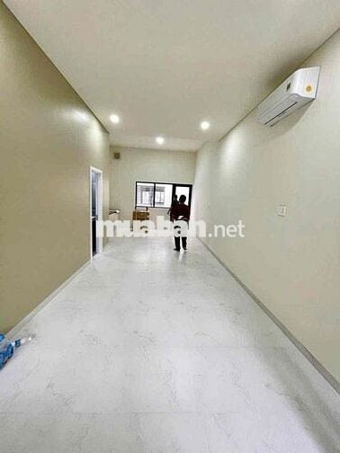 nhà 2 lầu 1 trệt Gần ngã tư Bình Chuẩn,có nội thất,sân xe hơi