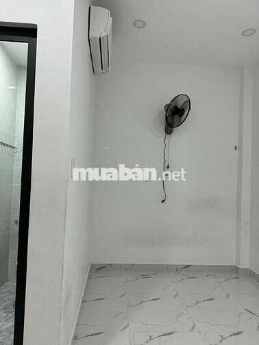 cho nữ thuê phòng có toilet trong phòng