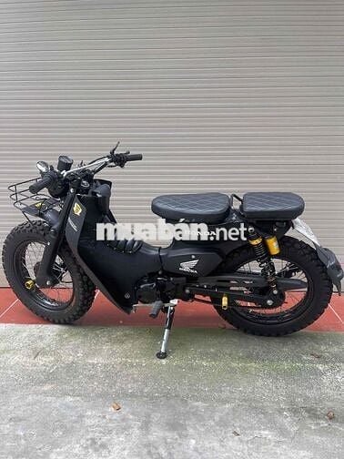 Honda Cub độ màu Đen
