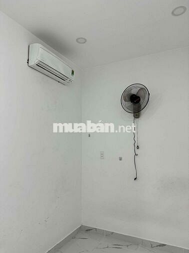cho nữ thuê phòng có toilet trong phòng