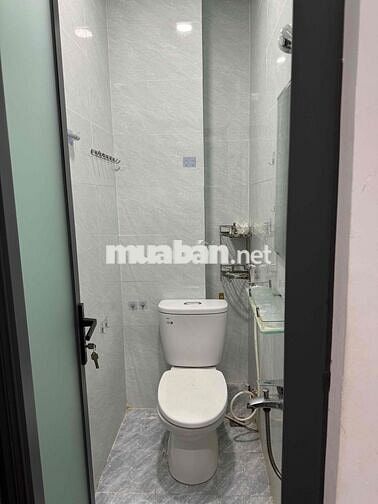 cho nữ thuê phòng có toilet trong phòng