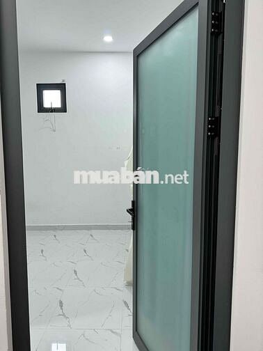 cho nữ thuê phòng có toilet trong phòng