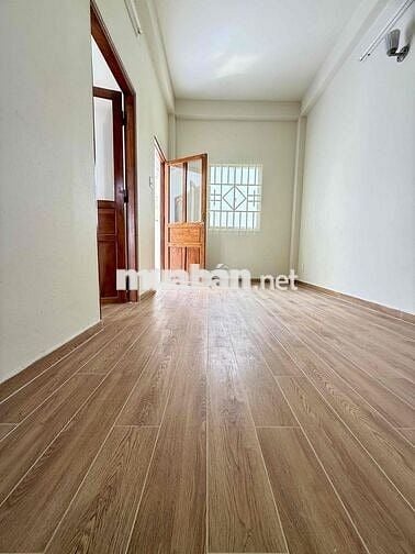 NHÀ CÓ SÂN, THIẾT KẾ ĐẸP, HẺM XE HƠI TẠI 27 NGUYỄN BỈNH KHIÊM QUẬN 1