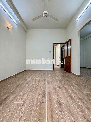 NHÀ CÓ SÂN, THIẾT KẾ ĐẸP, HẺM XE HƠI TẠI 27 NGUYỄN BỈNH KHIÊM QUẬN 1