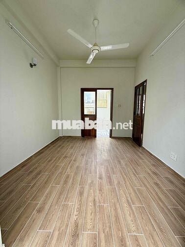 NHÀ CÓ SÂN, THIẾT KẾ ĐẸP, HẺM XE HƠI TẠI 27 NGUYỄN BỈNH KHIÊM QUẬN 1