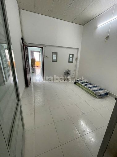 CHO NỮ THUÊ PHÒNG NGAY CHỢ TRẦN VĂN QUANG .