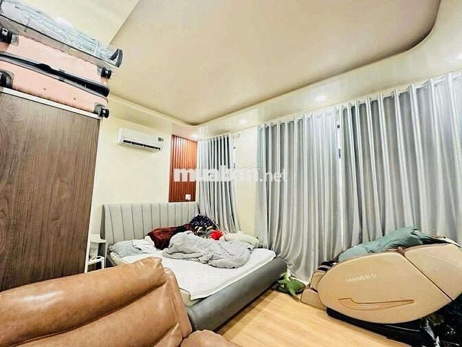 Bán gấp nhà 4 tầng Quận 5 dt 4x18m giá 11,5 tỷ .chủ hạ chào 2 tỷ .