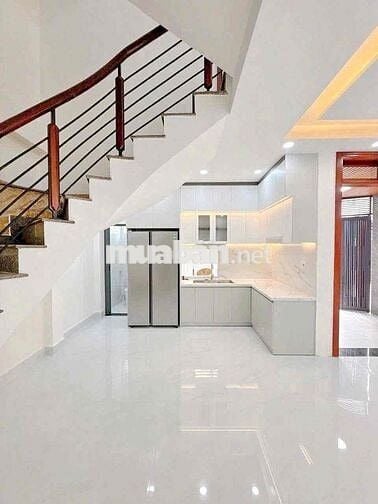 CHO THUÊ NHÀ 4 TẦNG GÓC 2 MT NGUYỄN THỊ THẬP GIÁ 18tr/th