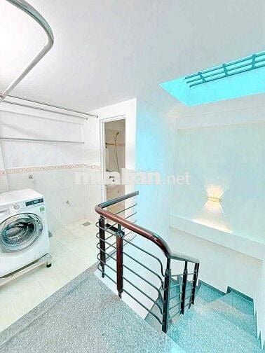 CHO THUÊ NHÀ 4 TẦNG GÓC 2 MT NGUYỄN THỊ THẬP GIÁ 18tr/th