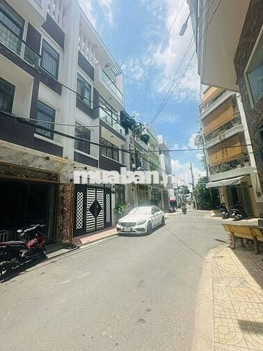 Bán gấp nhà 4 tầng Quận 5 dt 4x18m giá 11,5 tỷ .chủ hạ chào 2 tỷ .