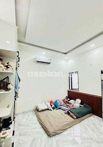 Bán gấp nhà 4 tầng Quận 5 dt 4x18m giá 11,5 tỷ .chủ hạ chào 2 tỷ .