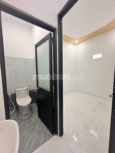 Nhà 1 trệt 1 lầu 28m2 Hóc Môn 395tr có sổ hồng sang tên chính chủ