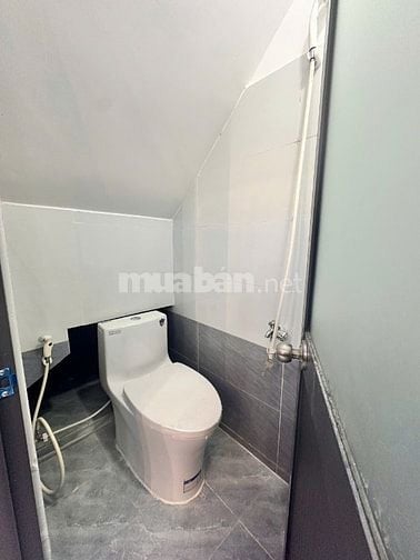 Nhà 1 trệt 1 lầu 28m2 Hóc Môn 395tr có sổ hồng sang tên chính chủ