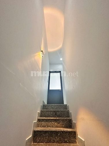 Nhà 1 trệt 1 lầu 28m2 Hóc Môn 395tr có sổ hồng sang tên chính chủ