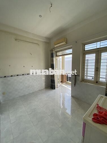 PHÒNG TRỌ BAN CÔNG  & CỬA SỔ THOÁNG MÁT - NGAY eTOWN CỘNG HÒA