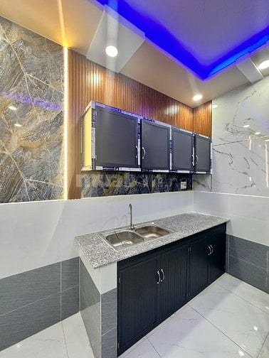 Nhà 1 trệt 1 lầu 28m2 Hóc Môn 395tr có sổ hồng sang tên chính chủ