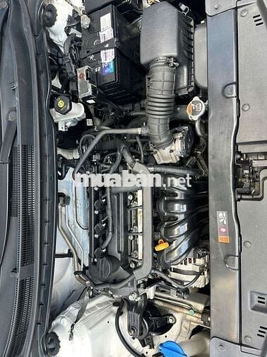 Kia Soluto 2021 Deluxe 1.4MT,số sàn,màu trắng,8v8