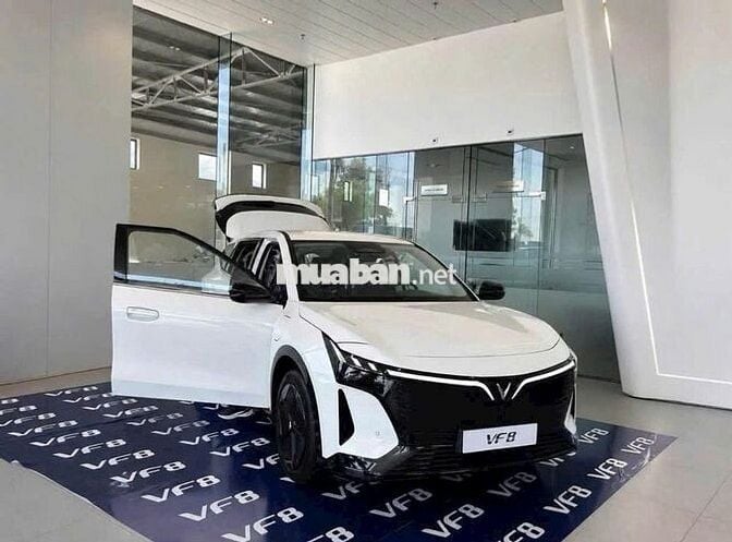 VinFast VF 8 SUV điện Trắng