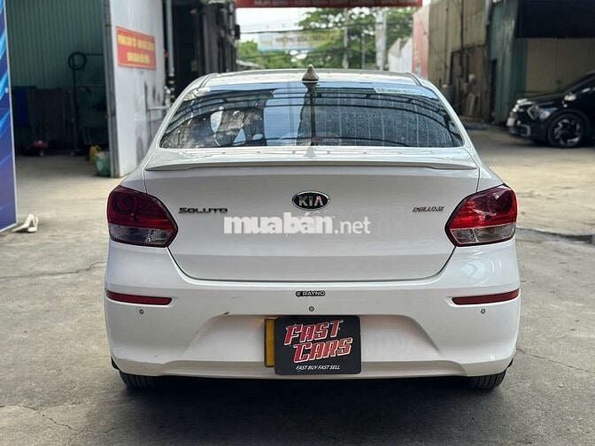 Kia Soluto 2021 Deluxe 1.4MT,số sàn,màu trắng,8v8