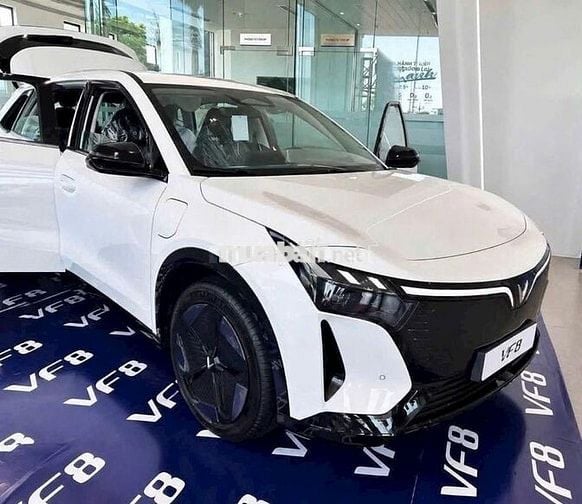 VinFast VF 8 SUV điện Trắng