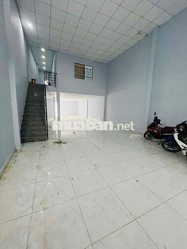 Cho Thuê Nhà Mặt Tiền Gần Ngã 5 Chợ Đầu Mối Hóc Môn