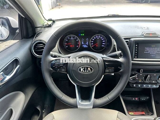 Kia Soluto 2021 Deluxe 1.4MT,số sàn,màu trắng,8v8