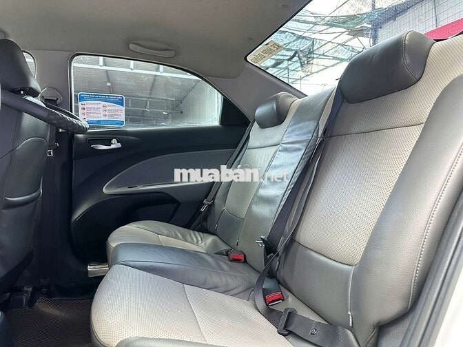 Kia Soluto 2021 Deluxe 1.4MT,số sàn,màu trắng,8v8