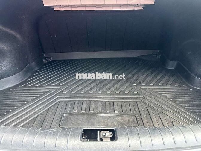 Kia Soluto 2021 Deluxe 1.4MT,số sàn,màu trắng,8v8