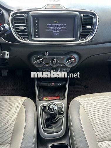Kia Soluto 2021 Deluxe 1.4MT,số sàn,màu trắng,8v8