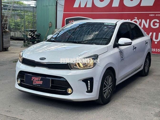 Kia Soluto 2021 Deluxe 1.4MT,số sàn,màu trắng,8v8