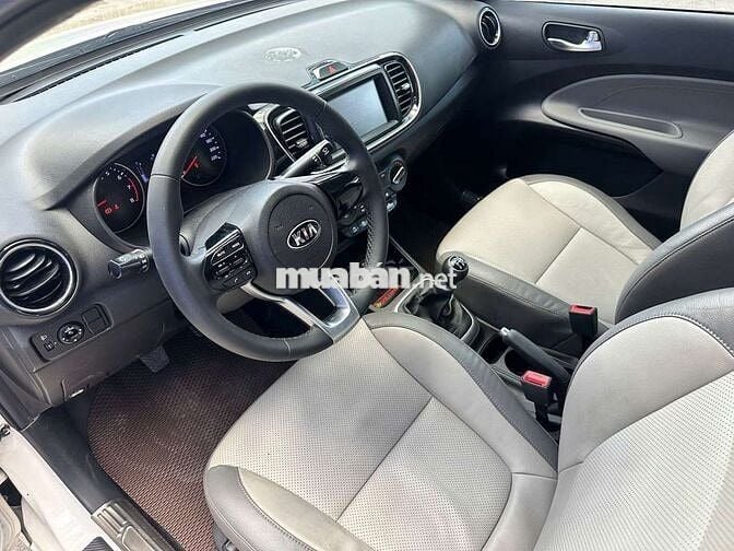 Kia Soluto 2021 Deluxe 1.4MT,số sàn,màu trắng,8v8