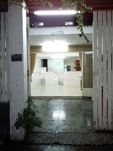 cho thuê nhà nguyên căn mới 4,2x20m 3pn hẻm xe tải 13tr 