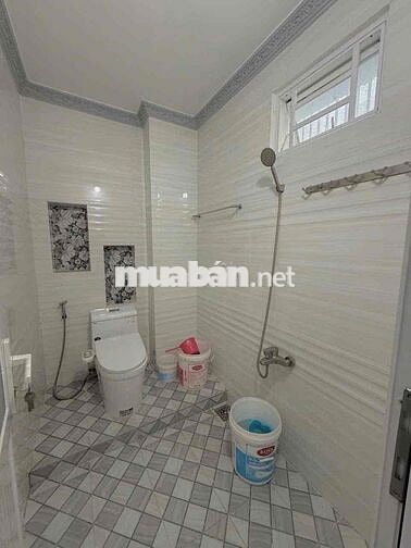 CHỦ GỬI CHO THUÊ NHÀ TRỆT 2 LẦU MỚI ĐẸP ĐƯỜNG D6 KDC HỒNG LOAN