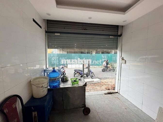 Cho thuê nhà phố Gia Quất - Vỉa hè - Kinh Doanh - 2PN. Giá 8tr