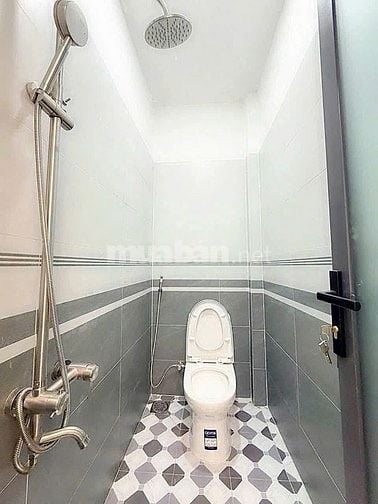 Bán nhà 4mx9m trệt lầu 2 phòng ngủ sát Chợ Nhị Xuân Hóc Môn 435 Triệu