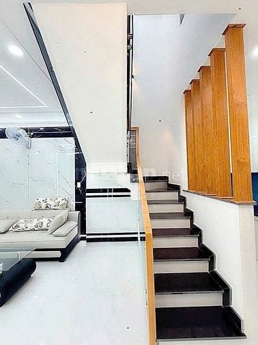 Bán nhà 4mx9m trệt lầu 2 phòng ngủ sát Chợ Nhị Xuân Hóc Môn 435 Triệu