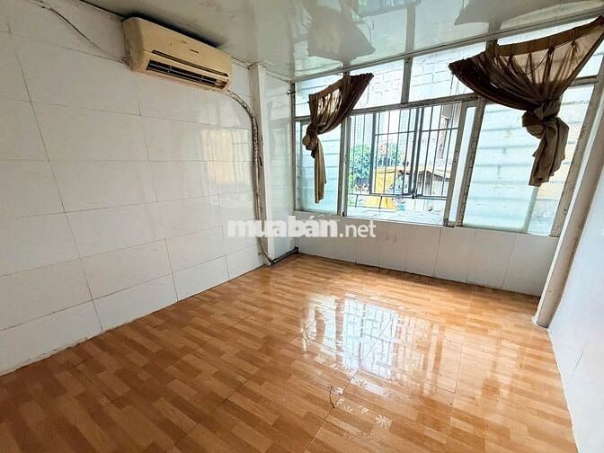 Cho thuê nhà phố Gia Quất - Vỉa hè - Kinh Doanh - 2PN. Giá 8tr