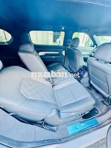 VinFast VF 9 SUV điện Trắng